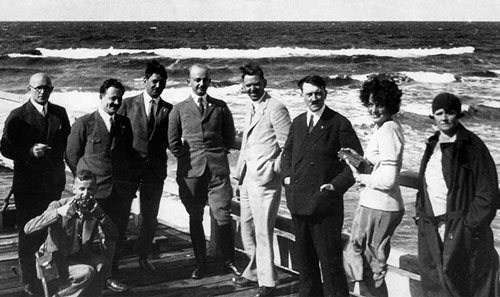 Bí ẩn người con không được thừa nhận của Hitler