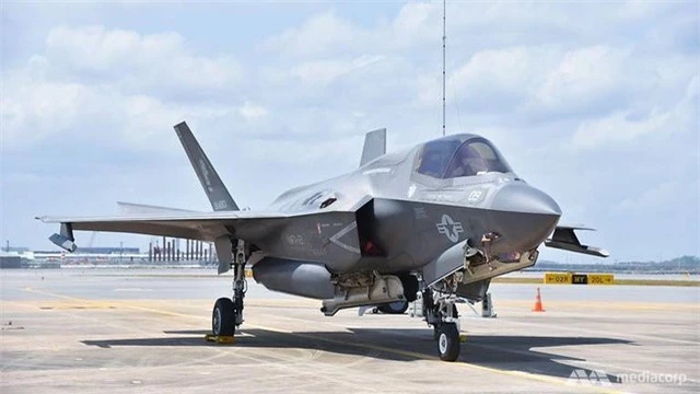 F-35B Mỹ phô diễn sức mạnh tại triển lãm hàng không Singapore - 1