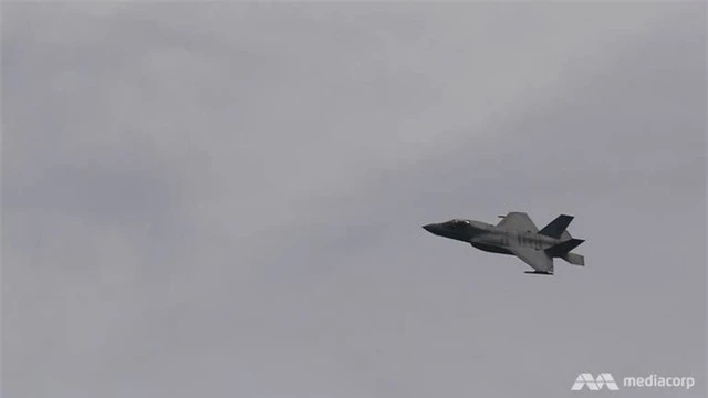 F-35B Mỹ phô diễn sức mạnh tại triển lãm hàng không Singapore - 4