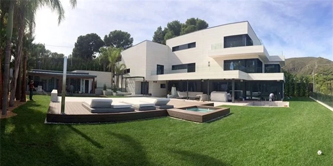 Messi thích đầu tư vào bất động sản
