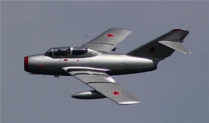 MiG-15: May bay 