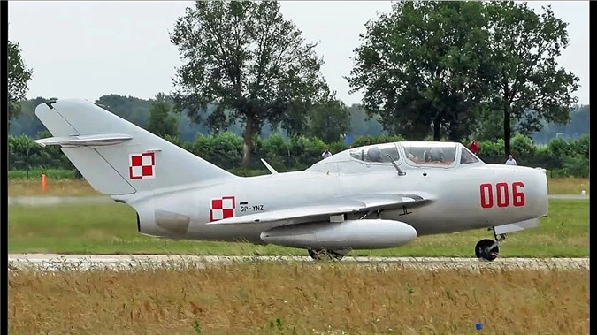 MiG-15: May bay 