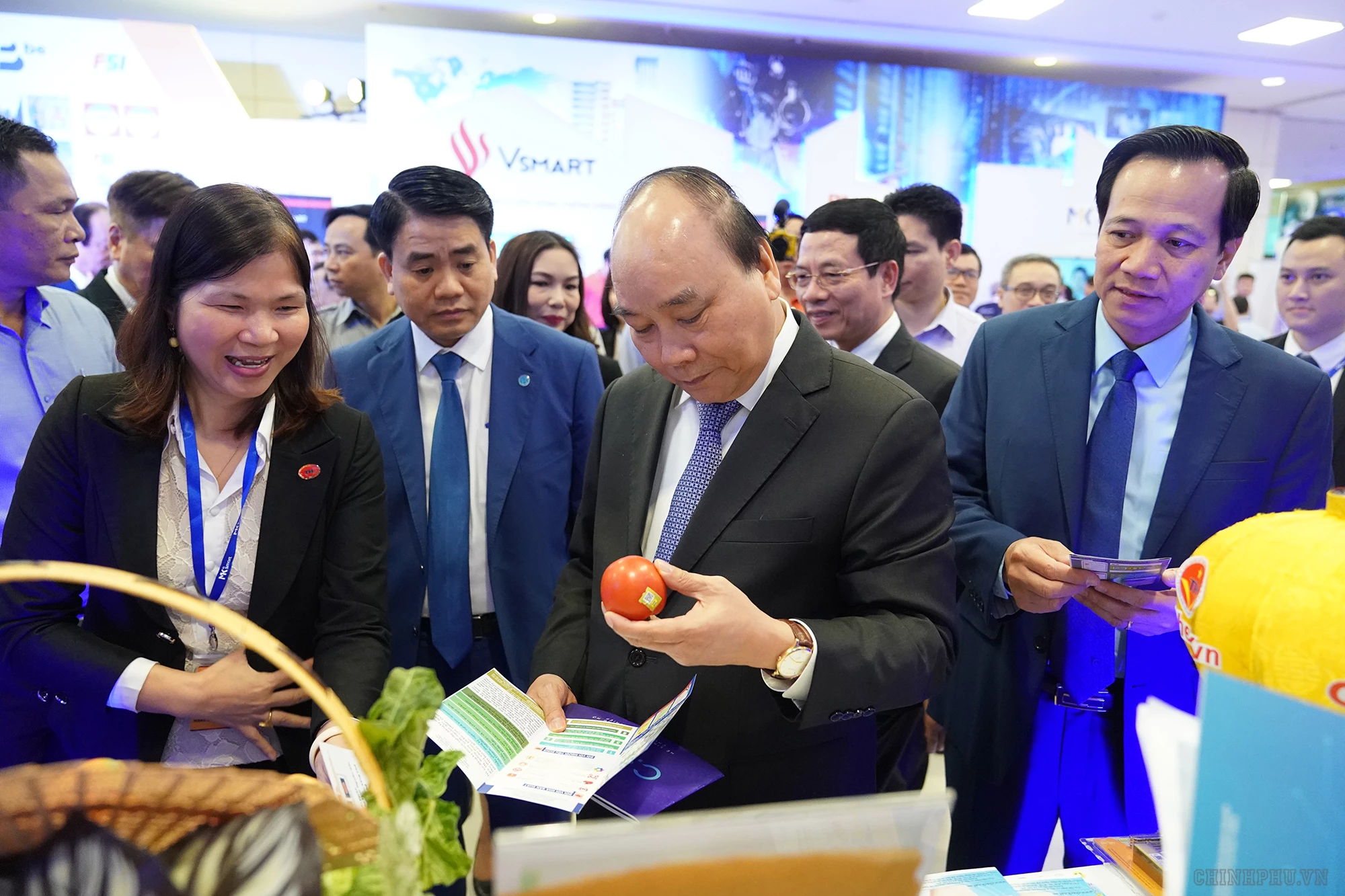Prime Minister Nguyen Xuan Phuc highly appreciates the positive social impact of CheckVN.