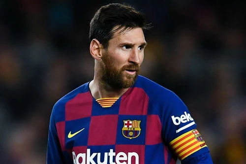 Messi thể hiện sự vượt trội trước Salah về thành tích sân cỏ.