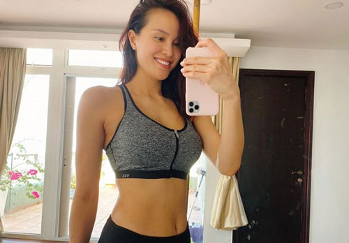 Vòng eo nhỏ đáng ngưỡng mộ của MC Phương Mai sau hơn 2 tháng sinh con