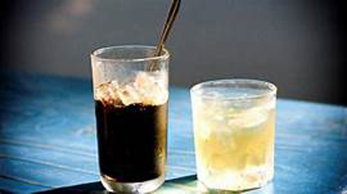 Uống nước trước hay sau khi uống cà phê là đúng nhất? nhiều người vẫn uống sai mà không biết