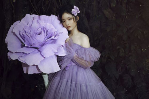 Người mẫu nhí Bảo Hà hóa công chúa trong thiết kế của Nguyễn Minh Công