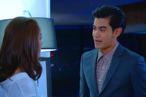 Con mới sinh chưa ăn hết sữa nên chảy ướt áo, chồng thấy vậy cười mỉa nói một câu khiến vợ 'bốc hỏa'