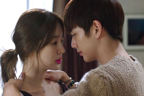 Nhiều tháng nay chồng luôn lẩn tránh hôn môi vợ, tôi nghi ngờ anh ấy phản bội vợ nên đã đến cơ quan để điều tra và khi biết sự thật tôi lại hối hận vô cùng