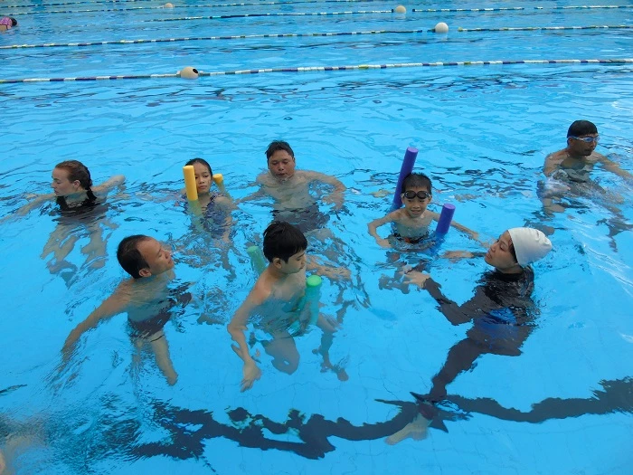 Một buổi tập bơi an toàn cho học sinh tiểu học Thừa Thiên Huế