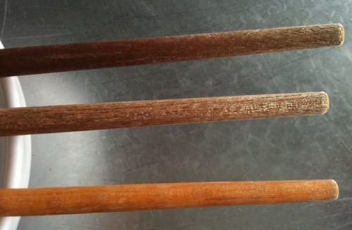 Thấy đũa có dấu hiệu này thì phải vứt ngay kẻo càng ăn càng độc, cố ăn là đang đầu độc cả gia đình