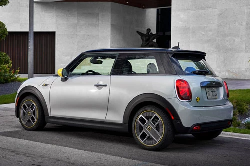 6. MINI Cooper SE.