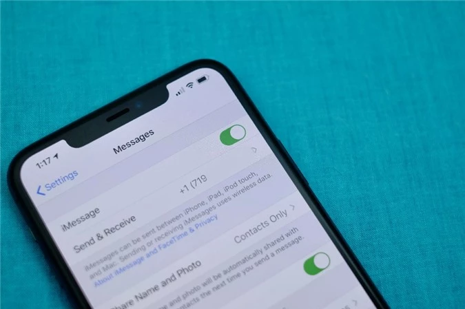 iMessage là một trong những ứng dụng quan trọng trong hệ sinh thái Apple (Ảnh: Jason Ciprianl/CNET)