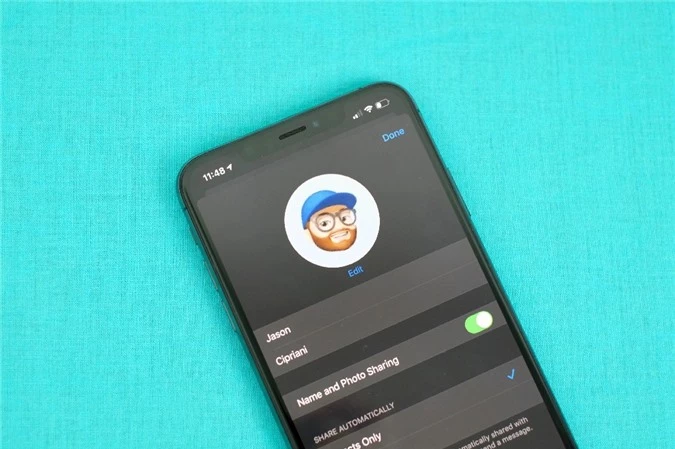 Trang cá nhân trên iMessage cho phép bạn đặt ảnh đại diện (Ảnh: Jason Cipriani/CNET)