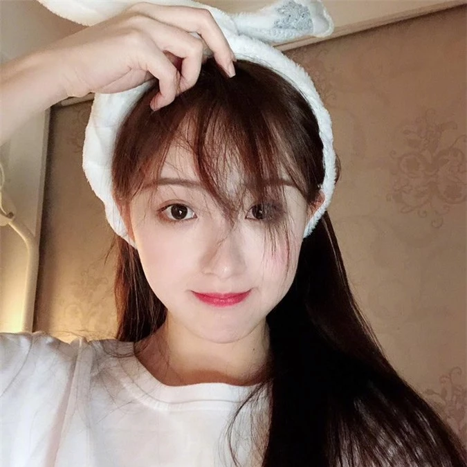 “My nhan de nhat gioi streamer” choi chieu gi de co 5 trieu fans?-Hinh-9