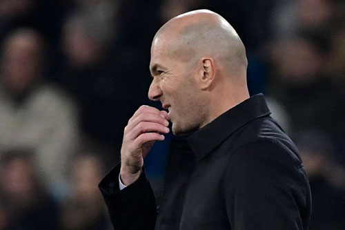 HLV Zidane tông xe trên đường đến sân tập của Real và cái kết khó ngờ