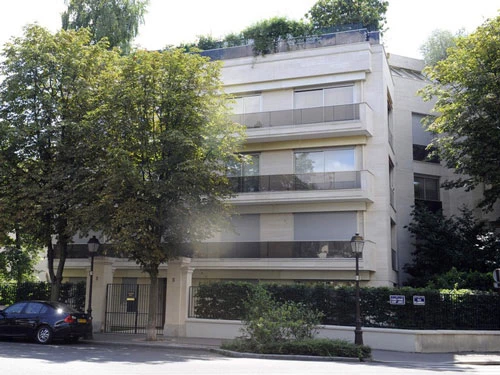 Bà cũng từng sống tại một căn nhà bên cạnh ở Neuilly-sur-Seine. Ảnh: AFP.