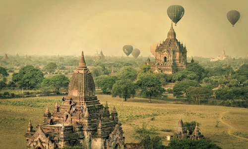 "Khinh khí cầu ở Bagan, Myanmar" của nhiếp ảnh gia Ana Caroline de Lima.