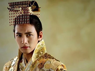 Hoàng đế cả đời chỉ có một người vợ, cưng chiều như trứng mỏng, chưa một lời to tiếng