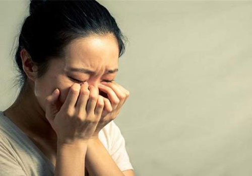 Mỗi lần say, chồng lại đuổi mẹ con tôi ra khỏi nhà