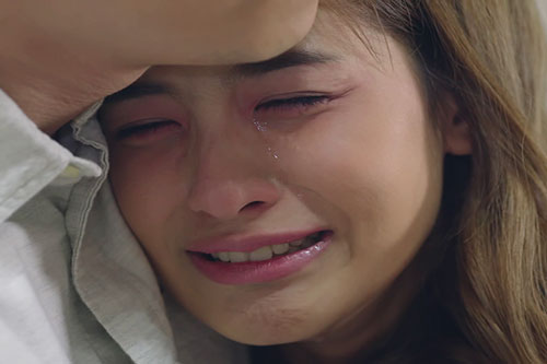 Gặp chồng đưa bồ vào nhà nghỉ, vợ xông vào đánh ghen nhưng sững sờ khi biết nỗi khổ tâm của anh