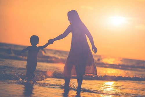 Tâm thư con trai bị ung thư gửi mẹ đơn thân: Có lẽ con không được chào đón ở thế giới này