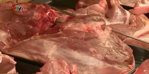 Hiện giá thịt lợn hơi đang ở mức trên 80.000 đồng/kg. Theo Bộ Nông nghiệp và Phát triển nông thôn, việc hạ và ổn định giá thịt lợn là cách để các doanh nghiệp bảo vệ thị trường bền vững. Bởi giá thịt lợn cao sẽ dẫn đến người tiêu dùng thay thế bằng các loại thực phẩm khác.