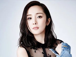 Nhàm chán vì ở nhà quá lâu, hành động lạ này của Dương Mịch đã khiến fan 'soi' ra điều bất ngờ