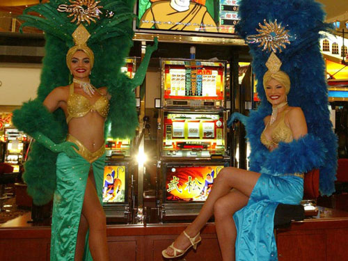 Năm 2004, Adelson lấn sân qua thị trường Macau với việc khai trương sòng bạc mang phong cách Mỹ đầu tiên tại châu Á với chi phí xây dựng lên đến 265 triệu USD. Ảnh: Reuters.