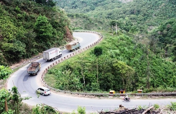 Tuyến đường nối giữa Đắk Lắk - Khánh Hòa hiện hữu rất quanh co, trắc trở (Ảnh: ST)  