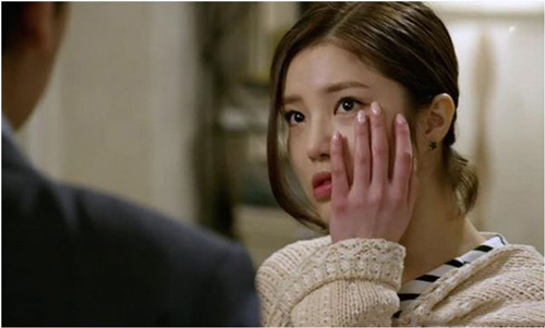 Nhận cái tát "như trời giáng" và tờ đơn ly hôn của chồng chỉ sau 1 lần say rượu ngủ quên nhà bạn