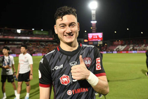 Thai League khởi tranh, Văn Lâm giữ chắc vị trí tại Muangthong
