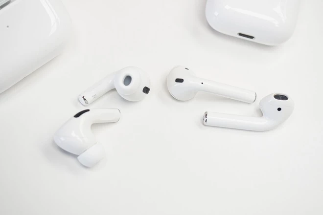 AirPods Pro hiện là chiếc tai nghe không dây cao cấp nhất của Apple. Ảnh: PhoneArena.