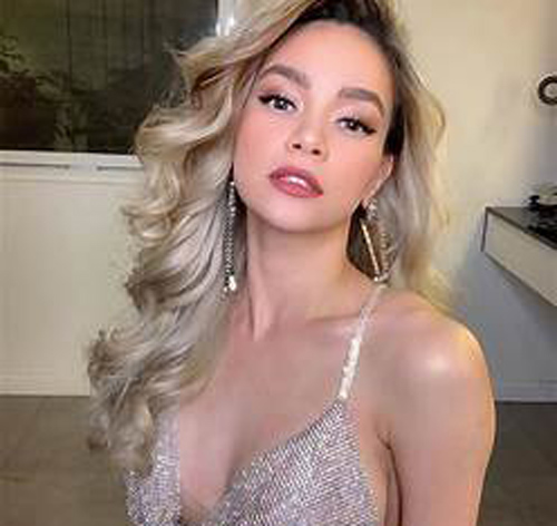 Hà Hồ lại bị "nhắc nhở" vì mặc áo màu nude "kém duyên"