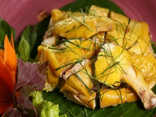 Luộc gà xong cứ làm ngay bước này, đảm bảo da giòn sần sật, thịt vàng ươm- chín đều không nát