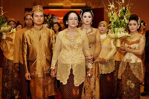 Top 10 phong tục đám cưới kỳ lạ nhất trên Trái Đất: Không đi vệ sinh suốt 3 ngày chưa phải điều kinh khủng nhất