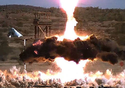Nhà thầu quốc phòng Raytheon của Mỹ vừa công bố hình ảnh về khả năng tấn công mục tiêu siêu chính xác của đạn pháo dẫn đường M982 Excalibur.