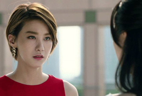 Đứng trước người phụ nữ nặng mùi thịt cá ấy, tôi cảm thấy mình thật kém cỏi