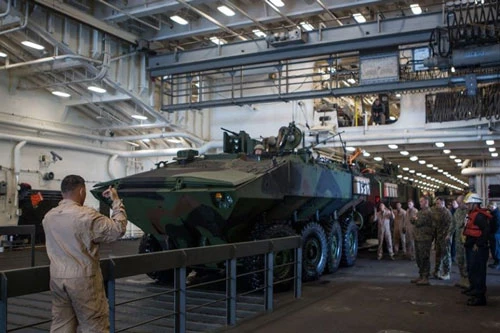 Hồi đầu tháng vừa rồi, Thủy quân Lục chiến Mỹ đã lần đầu tiên thử nghiệm xe thiết giáp chở quân lưỡng cư LVW-1. Nguồn ảnh: Pinterest.
