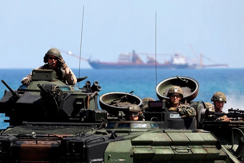 Thủy quân lục chiến Mỹ trong cuộc tập trận đổ bộ tại một trại quân sự ở tỉnh Zambales, ngày 11/4/2019 nhằm thúc đẩy quan hệ song phương Philippines - Mỹ. Ảnh: Reuters.