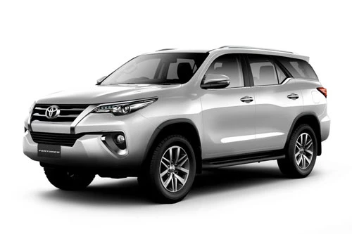 Toyota Fortuner bị Hyundai Santa Fe qua mặt trong tháng 1/2020.