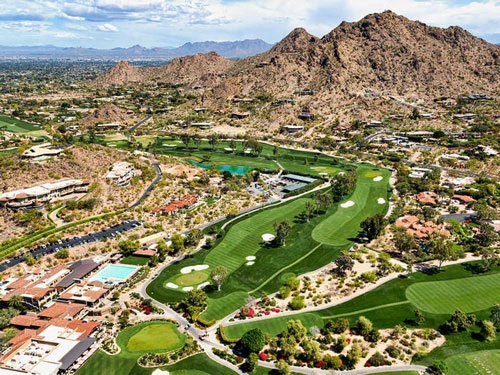 Ông sở hữu một căn biệt thự ở thung lũng Paradise, bang Arizona, gần chân núi Camelback. Ảnh: Shutterstock.