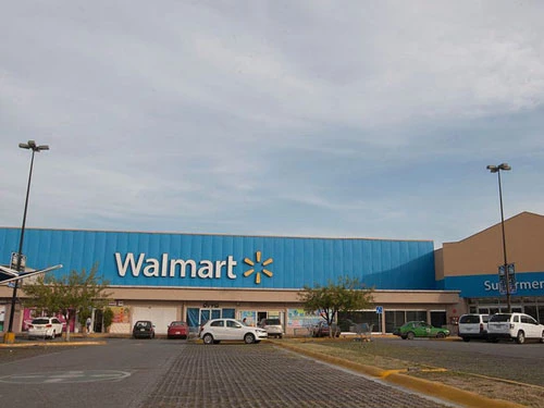 Gia đình Walton vẫn kiếm đều đặn hàng tỷ USD mỗi năm, nhưng những người chủ hiện nay của Walmart vẫn không thể đạt được các thành tựu như Sam Walton trong những năm đầu tiên thành lập tập đoàn này. Ảnh: Getty.