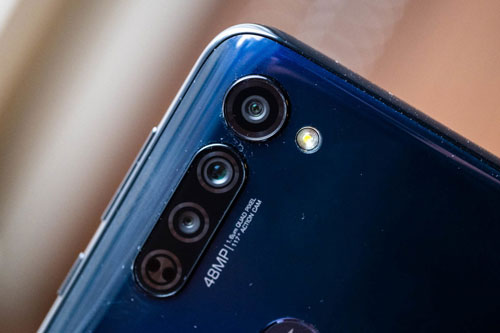 Ngắm smartphone trang bị bút cảm ứng, chống nước, 3 camera sau, giá gần 7 triệu