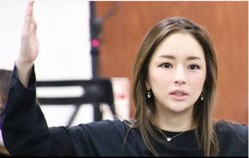 Ayumi Hamasaki bị nghi ngờ phẫu thuật thẩm mỹ