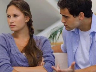 Chồng quá ích kỷ với tôi và những người xung quanh