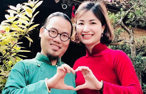 Bà xã Vượng Râu - gái 3 con vẫn rạng rỡ, vợ chồng tình tứ như mới yêu