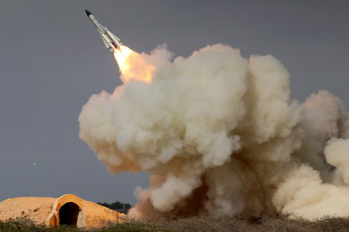 Chiến thuật "lấy yếu chống mạnh" của Iran khiến Mỹ không thể làm ngơ