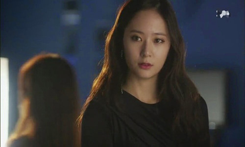 Trước khi rời đi, vợ cũ của anh ném cho tôi cái nhìn khinh khỉnh: "Cô rồi cũng giống tôi thôi!"