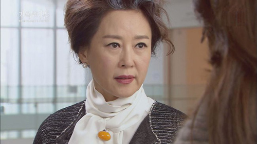 Bị mẹ chồng đuổi ra khỏi nhà không cho gặp mặt con, nhưng khi biết lý do, nàng dâu liền xúc động bật khóc